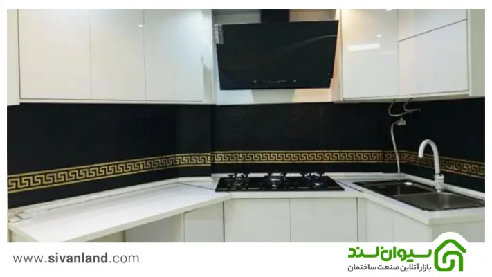 بهترین کاشی بین کابینتی برای کابینت سفید کدام است؟ 3 3 کاشی بین کابینتی سیاه برای کابینت سفید